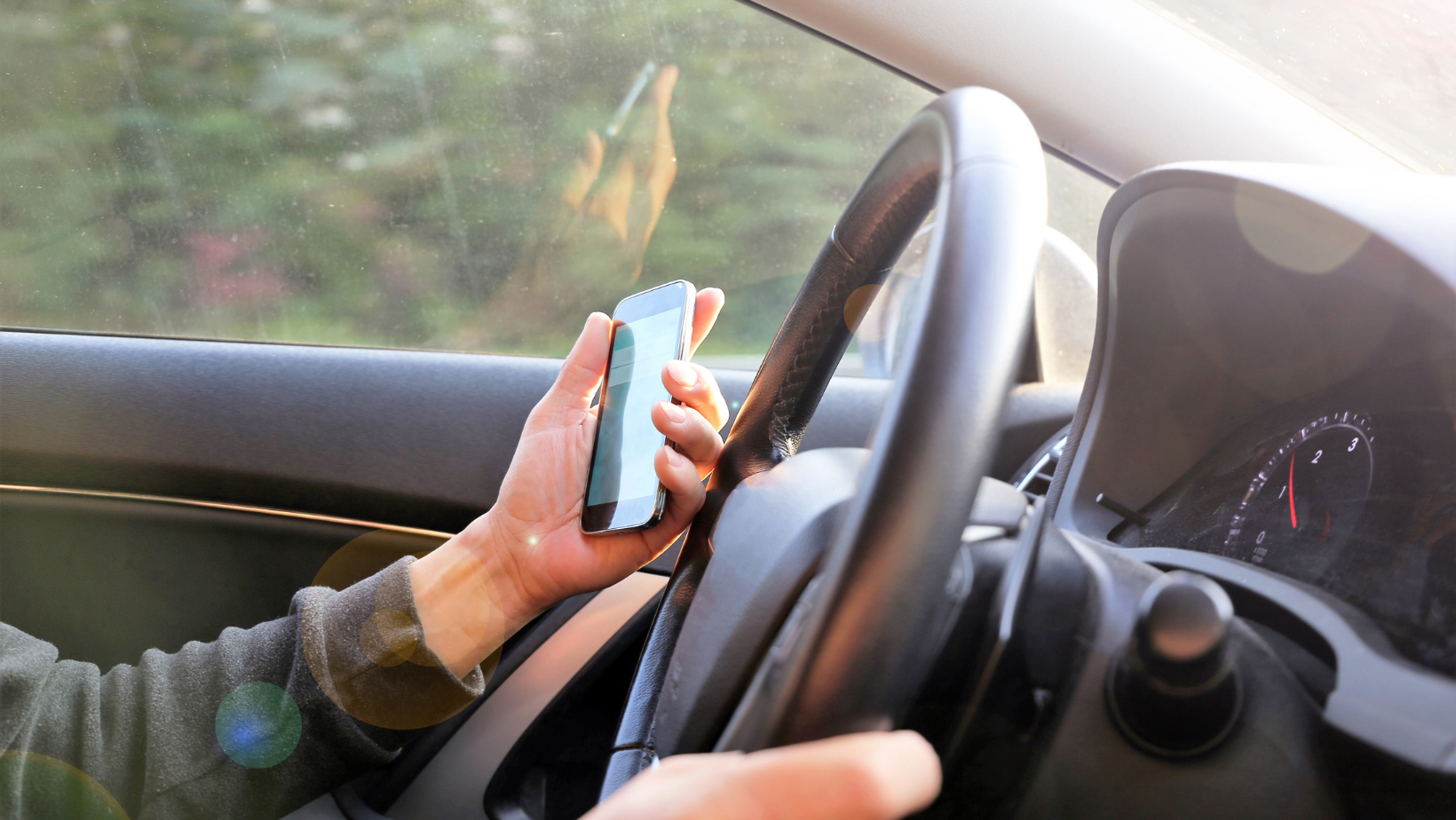 Os impactos de dirigir fazendo o uso de celular ao volante