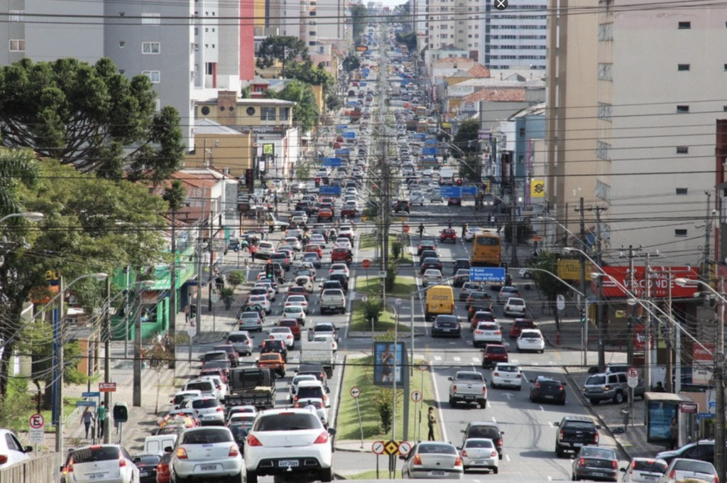 Tecnologia reduz tempo gasto pelos brasileiros no trânsito